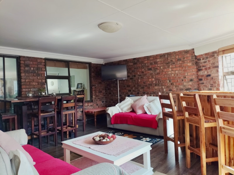 3 Bedroom Property for Sale in Fraaiuitsig Western Cape